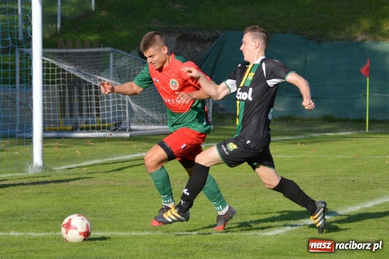 Zdjęcie w galerii na portalu naszraciborz.pl: Niespodzianka w Turzy Śląskiej. Rudzki Buk z kompletem punktów wiadomości z regionu