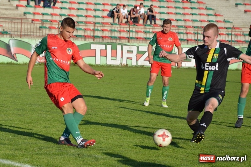 Zdjęcie w galerii na portalu naszraciborz.pl: Niespodzianka w Turzy Śląskiej. Rudzki Buk z kompletem punktów wiadomości z regionu