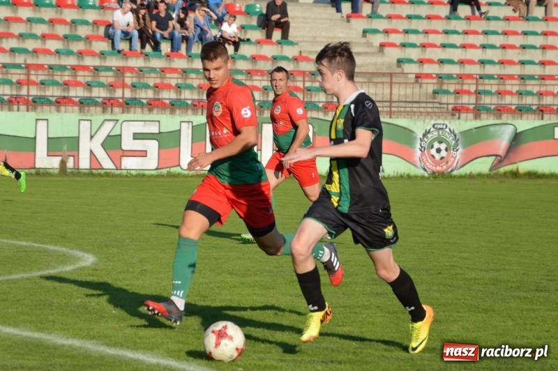 Zdjęcie w galerii na portalu naszraciborz.pl: Niespodzianka w Turzy Śląskiej. Rudzki Buk z kompletem punktów wiadomości z regionu