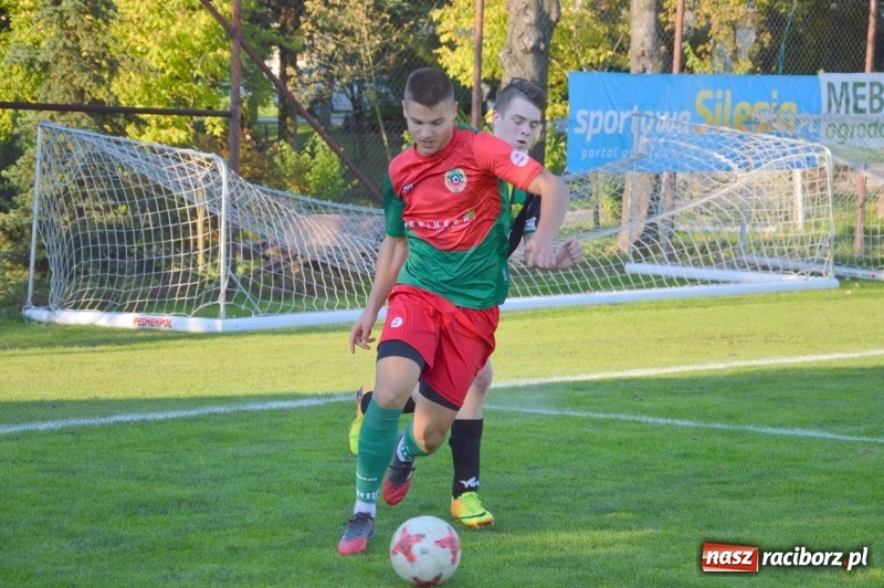 Zdjęcie w galerii na portalu naszraciborz.pl: Niespodzianka w Turzy Śląskiej. Rudzki Buk z kompletem punktów wiadomości z regionu