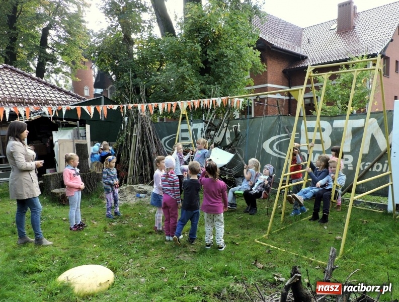 Zdjęcie w galerii na portalu naszraciborz.pl: Dzieci z Przedszkola numer 13 odwiedziły kort tenisowy Rafako wiadomości z regionu