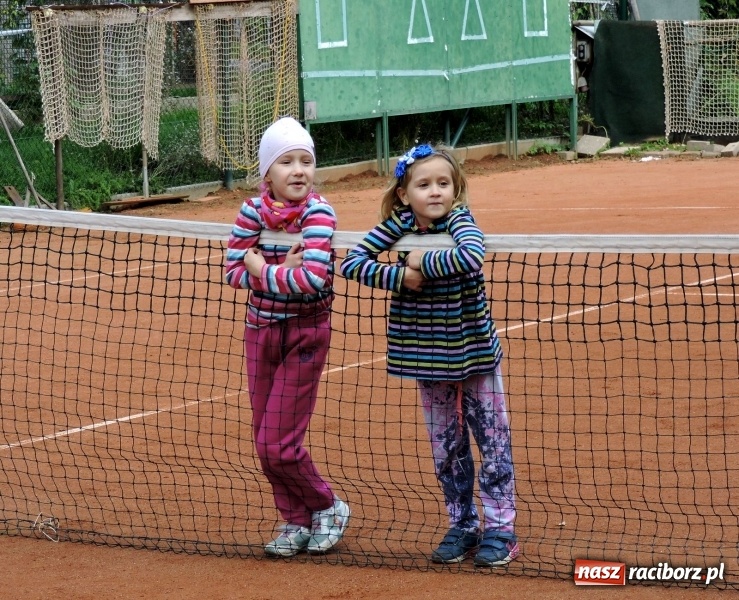 Zdjęcie w galerii na portalu naszraciborz.pl: Dzieci z Przedszkola numer 13 odwiedziły kort tenisowy Rafako wiadomości z regionu