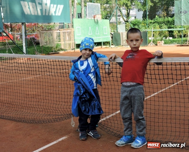 Zdjęcie w galerii na portalu naszraciborz.pl: Dzieci z Przedszkola numer 13 odwiedziły kort tenisowy Rafako wiadomości z regionu