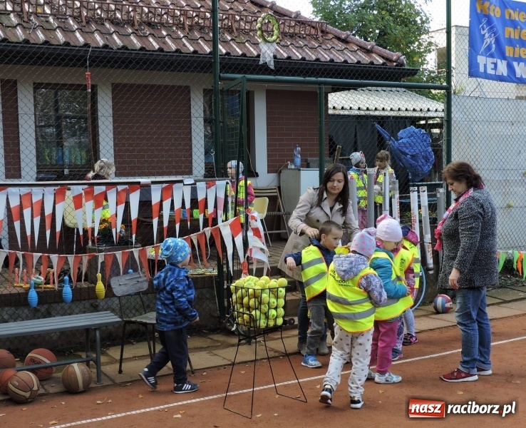 Zdjęcie w galerii na portalu naszraciborz.pl: Dzieci z Przedszkola numer 13 odwiedziły kort tenisowy Rafako wiadomości z regionu