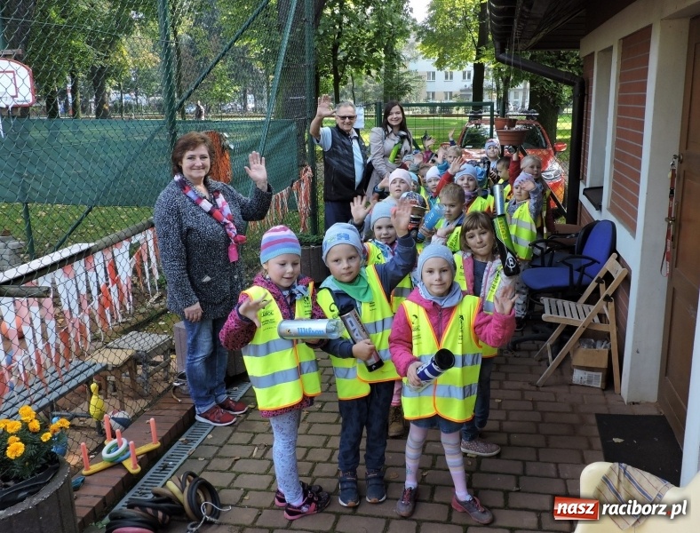 Zdjęcie w galerii na portalu naszraciborz.pl: Dzieci z Przedszkola numer 13 odwiedziły kort tenisowy Rafako wiadomości z regionu