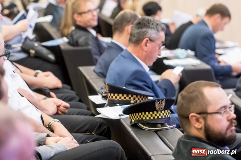 Zdjęcie w galerii na portalu naszraciborz.pl: Nie chodzi o karanie, lecz edukowanie. Konferencja dotycząca uchwały antysmogowej w Katowicach wiadomości z regionu