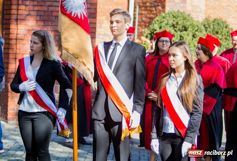 Zdjęcie w galerii na portalu naszraciborz.pl: Uroczysta Msza Święta w intencji Państwowej Wyższej Szkoły Zawodowej w Raciborzu wiadomości z regionu