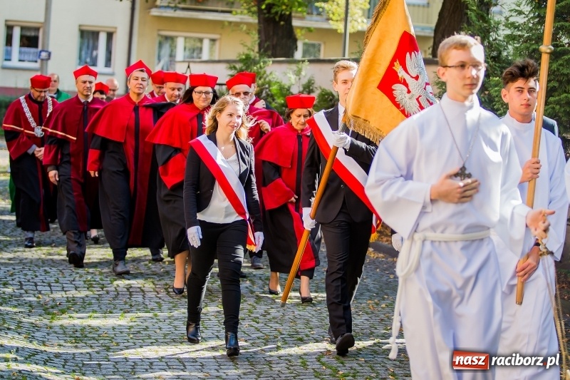 Zdjęcie w galerii na portalu naszraciborz.pl: Uroczysta Msza Święta w intencji Państwowej Wyższej Szkoły Zawodowej w Raciborzu wiadomości z regionu