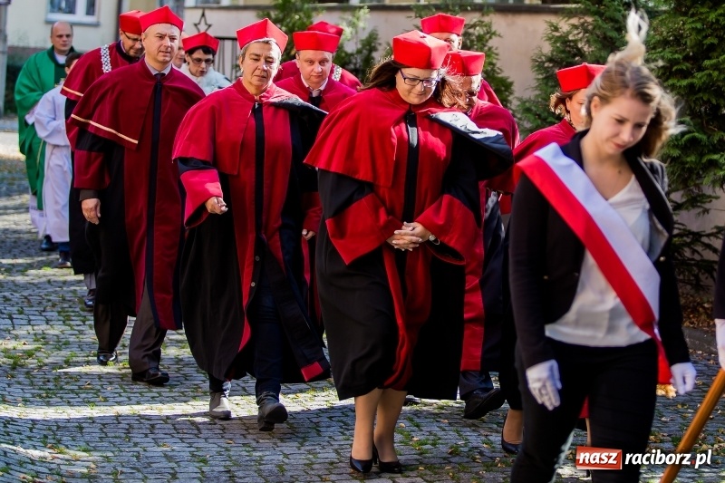 Zdjęcie w galerii na portalu naszraciborz.pl: Uroczysta Msza Święta w intencji Państwowej Wyższej Szkoły Zawodowej w Raciborzu wiadomości z regionu
