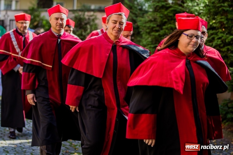 Zdjęcie w galerii na portalu naszraciborz.pl: Uroczysta Msza Święta w intencji Państwowej Wyższej Szkoły Zawodowej w Raciborzu wiadomości z regionu