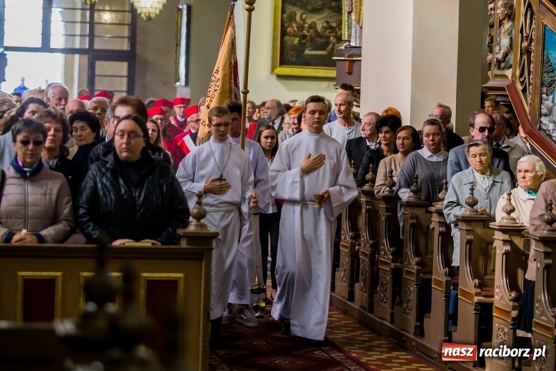 Zdjęcie w galerii na portalu naszraciborz.pl: Uroczysta Msza Święta w intencji Państwowej Wyższej Szkoły Zawodowej w Raciborzu wiadomości z regionu