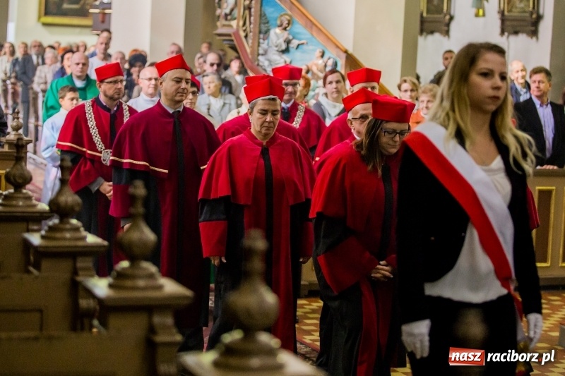 Zdjęcie w galerii na portalu naszraciborz.pl: Uroczysta Msza Święta w intencji Państwowej Wyższej Szkoły Zawodowej w Raciborzu wiadomości z regionu