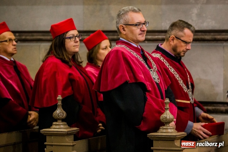 Zdjęcie w galerii na portalu naszraciborz.pl: Uroczysta Msza Święta w intencji Państwowej Wyższej Szkoły Zawodowej w Raciborzu wiadomości z regionu