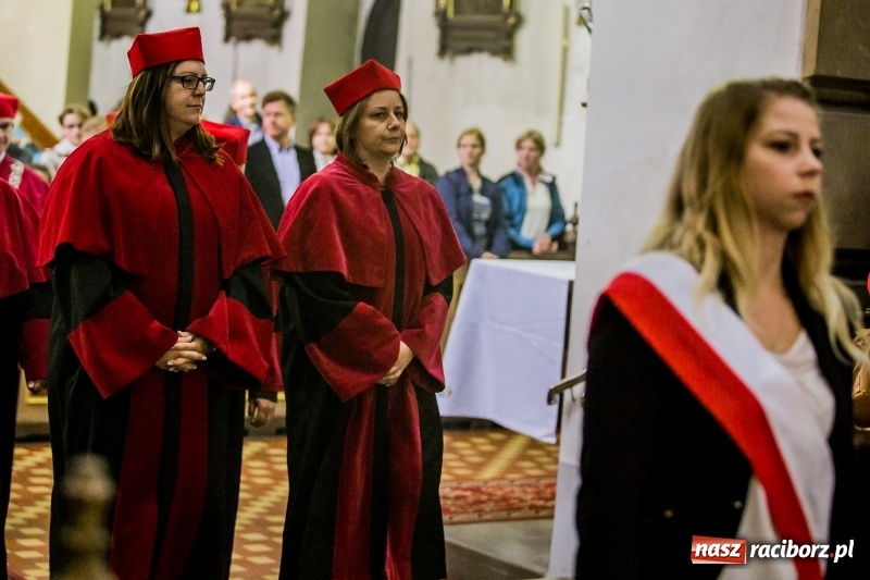 Zdjęcie w galerii na portalu naszraciborz.pl: Uroczysta Msza Święta w intencji Państwowej Wyższej Szkoły Zawodowej w Raciborzu wiadomości z regionu