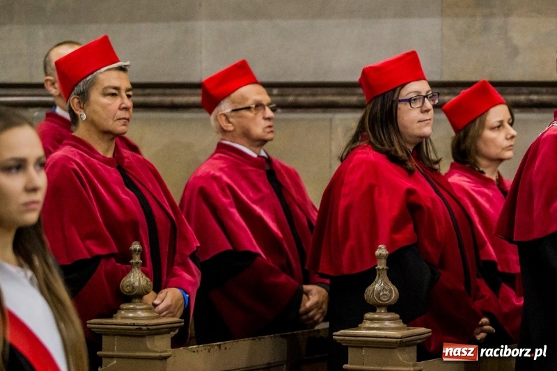 Zdjęcie w galerii na portalu naszraciborz.pl: Uroczysta Msza Święta w intencji Państwowej Wyższej Szkoły Zawodowej w Raciborzu wiadomości z regionu