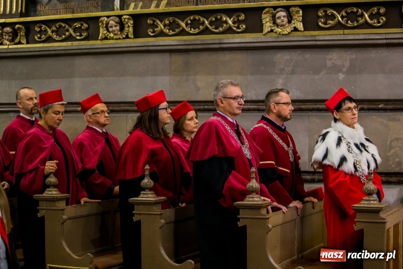 Zdjęcie w galerii na portalu naszraciborz.pl: Uroczysta Msza Święta w intencji Państwowej Wyższej Szkoły Zawodowej w Raciborzu wiadomości z regionu