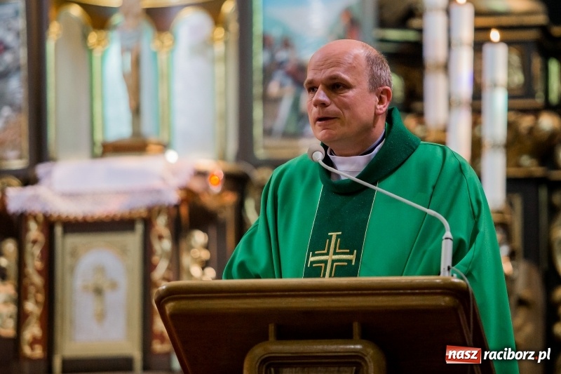 Zdjęcie w galerii na portalu naszraciborz.pl: Uroczysta Msza Święta w intencji Państwowej Wyższej Szkoły Zawodowej w Raciborzu wiadomości z regionu