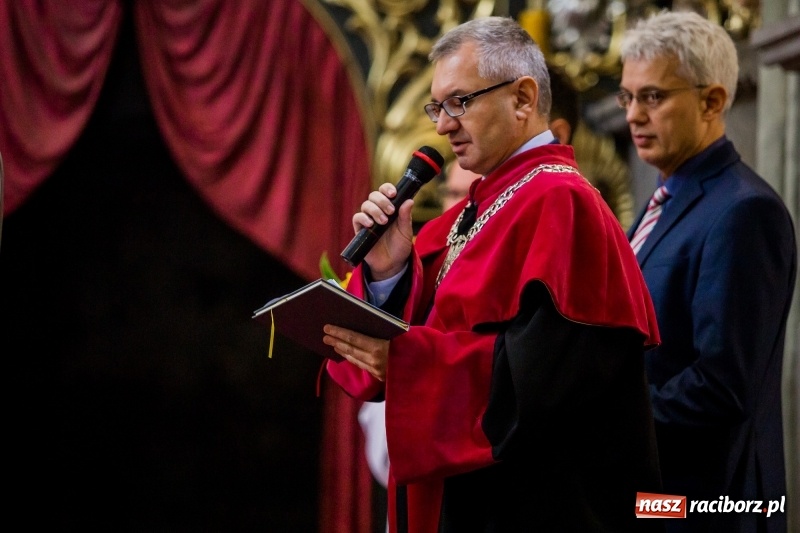 Zdjęcie w galerii na portalu naszraciborz.pl: Uroczysta Msza Święta w intencji Państwowej Wyższej Szkoły Zawodowej w Raciborzu wiadomości z regionu