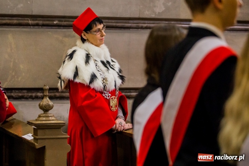 Zdjęcie w galerii na portalu naszraciborz.pl: Uroczysta Msza Święta w intencji Państwowej Wyższej Szkoły Zawodowej w Raciborzu wiadomości z regionu