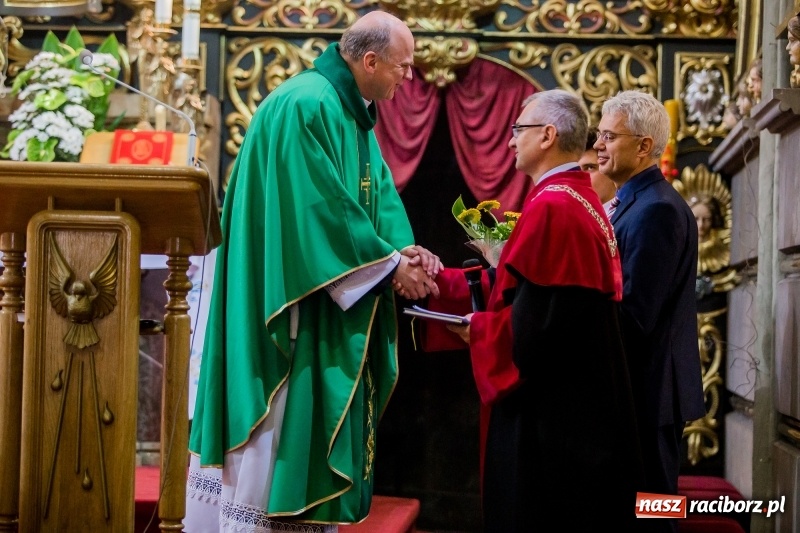 Zdjęcie w galerii na portalu naszraciborz.pl: Uroczysta Msza Święta w intencji Państwowej Wyższej Szkoły Zawodowej w Raciborzu wiadomości z regionu