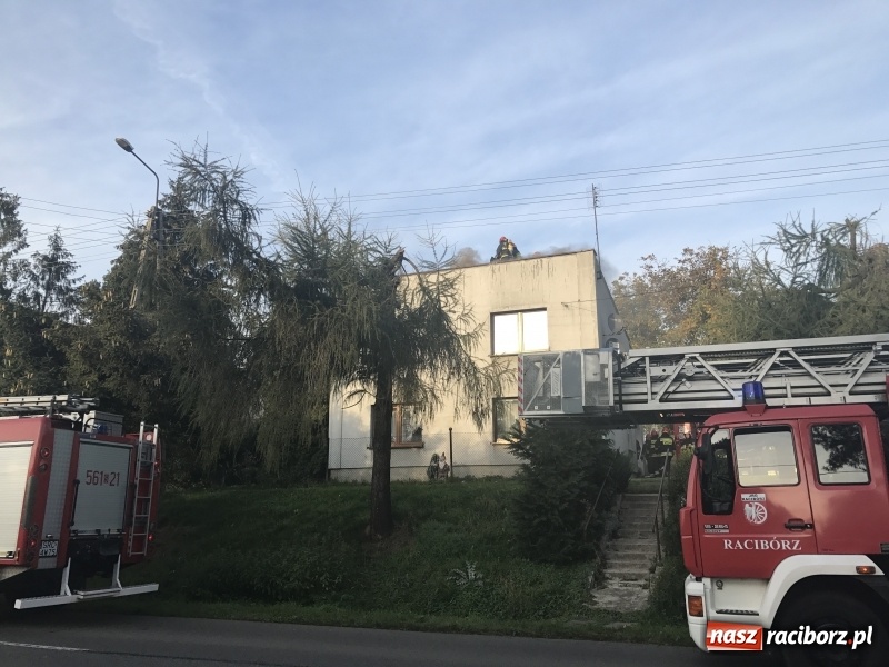 Zdjęcie w galerii na portalu naszraciborz.pl: Pożar na poddaszu domu w Rzuchowie  wiadomości z regionu