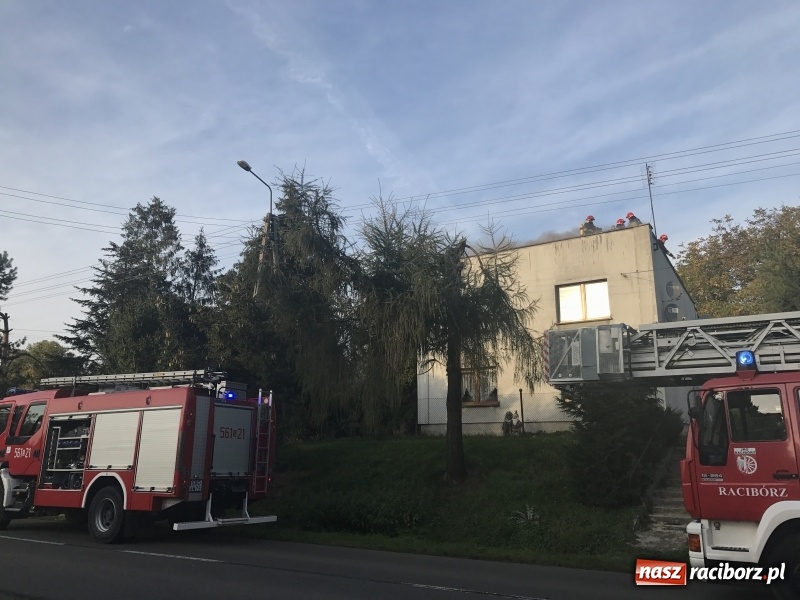 Zdjęcie w galerii na portalu naszraciborz.pl: Pożar na poddaszu domu w Rzuchowie  wiadomości z regionu