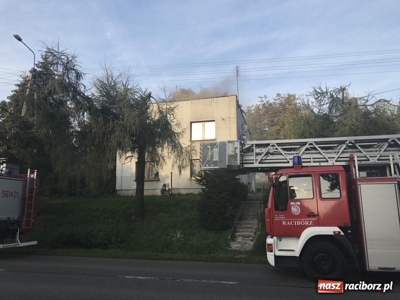 Zdjęcie w galerii na portalu naszraciborz.pl: Pożar na poddaszu domu w Rzuchowie  wiadomości z regionu