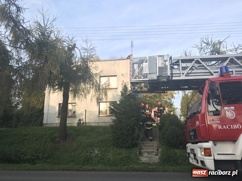 Zdjęcie w galerii na portalu naszraciborz.pl: Pożar na poddaszu domu w Rzuchowie  wiadomości z regionu