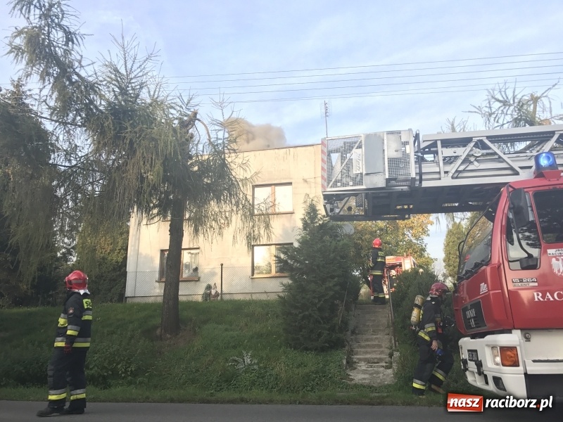 Zdjęcie w galerii na portalu naszraciborz.pl: Pożar na poddaszu domu w Rzuchowie  wiadomości z regionu