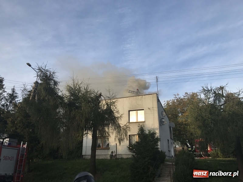 Zdjęcie w galerii na portalu naszraciborz.pl: Pożar na poddaszu domu w Rzuchowie  wiadomości z regionu