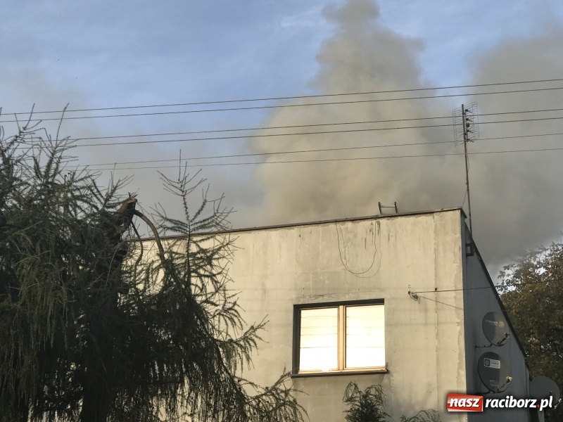 Zdjęcie w galerii na portalu naszraciborz.pl: Pożar na poddaszu domu w Rzuchowie  wiadomości z regionu
