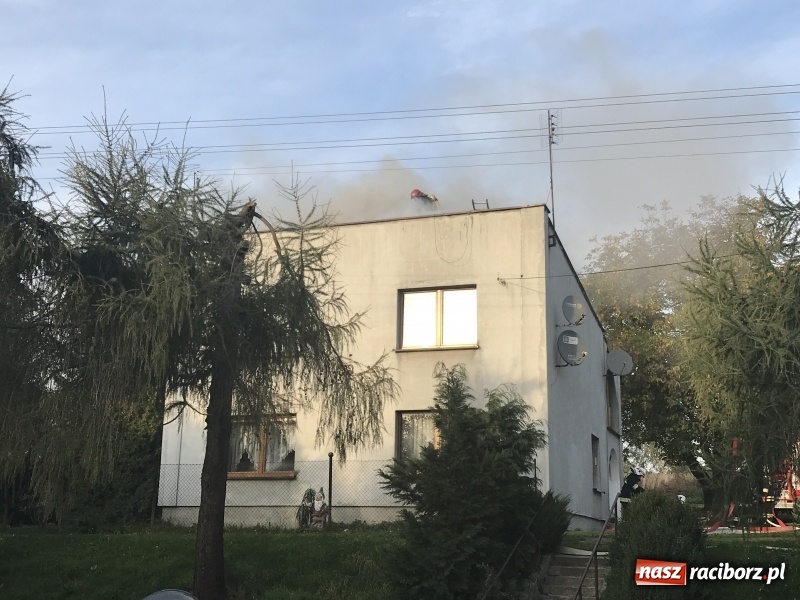 Zdjęcie w galerii na portalu naszraciborz.pl: Pożar na poddaszu domu w Rzuchowie  wiadomości z regionu