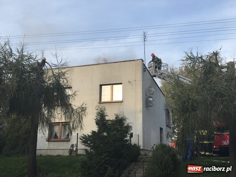 Zdjęcie w galerii na portalu naszraciborz.pl: Pożar na poddaszu domu w Rzuchowie  wiadomości z regionu