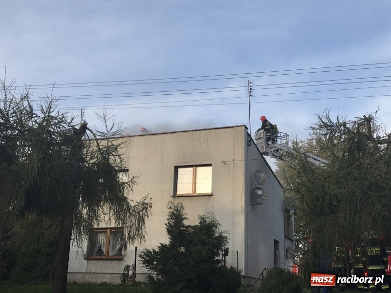 Zdjęcie w galerii na portalu naszraciborz.pl: Pożar na poddaszu domu w Rzuchowie  wiadomości z regionu