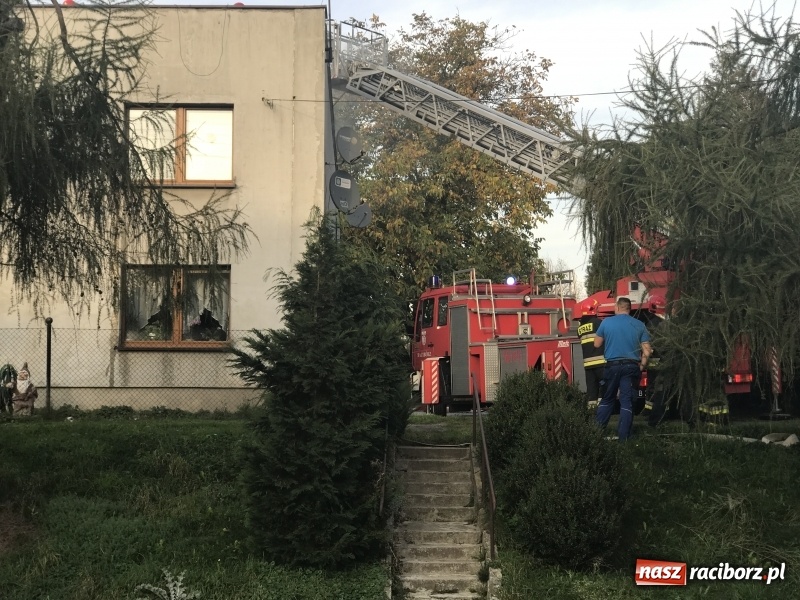 Zdjęcie w galerii na portalu naszraciborz.pl: Pożar na poddaszu domu w Rzuchowie  wiadomości z regionu