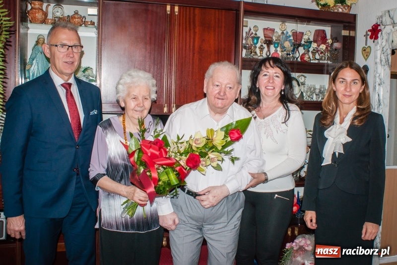 Zdjęcie w galerii na portalu naszraciborz.pl: Zgoda receptą na długoletni związek. Diamentowe gody Państwa Langnerów wiadomości z regionu