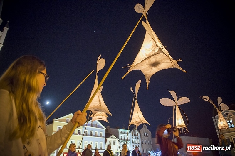 Zdjęcie w galerii na portalu naszraciborz.pl: Odlecieli na Kaszuby czyli szczudlarze z Nędzy na BytOFFsky festiwal wiadomości z regionu