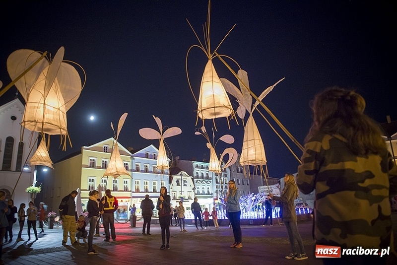 Zdjęcie w galerii na portalu naszraciborz.pl: Odlecieli na Kaszuby czyli szczudlarze z Nędzy na BytOFFsky festiwal wiadomości z regionu