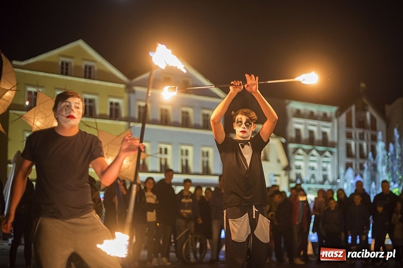 Zdjęcie w galerii na portalu naszraciborz.pl: Odlecieli na Kaszuby czyli szczudlarze z Nędzy na BytOFFsky festiwal wiadomości z regionu