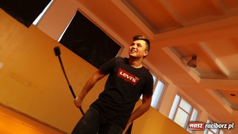 Zdjęcie w galerii na portalu naszraciborz.pl: Odlecieli na Kaszuby czyli szczudlarze z Nędzy na BytOFFsky festiwal wiadomości z regionu