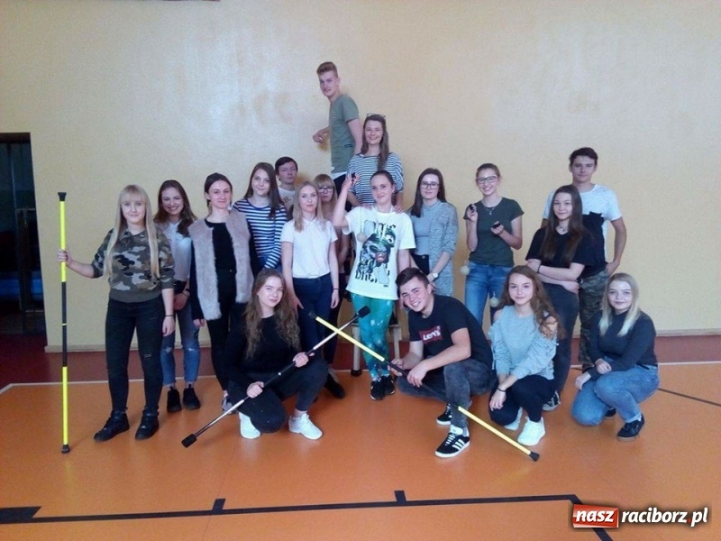 Zdjęcie w galerii na portalu naszraciborz.pl: Odlecieli na Kaszuby czyli szczudlarze z Nędzy na BytOFFsky festiwal wiadomości z regionu