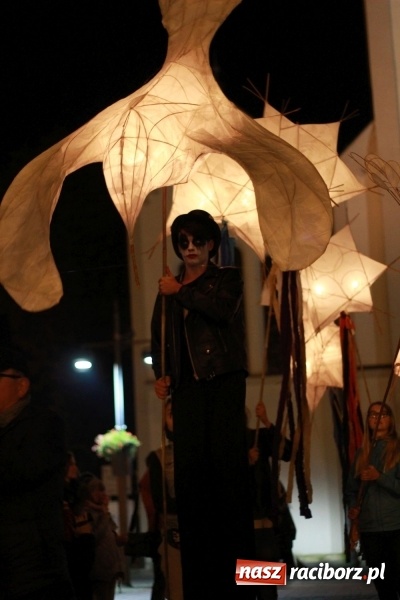 Zdjęcie w galerii na portalu naszraciborz.pl: Odlecieli na Kaszuby czyli szczudlarze z Nędzy na BytOFFsky festiwal wiadomości z regionu