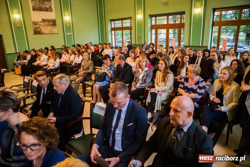 Zdjęcie w galerii na portalu naszraciborz.pl: Uroczysta inauguracja nowego roku akademickiego w PWSZ w Raciborzu  wiadomości z regionu