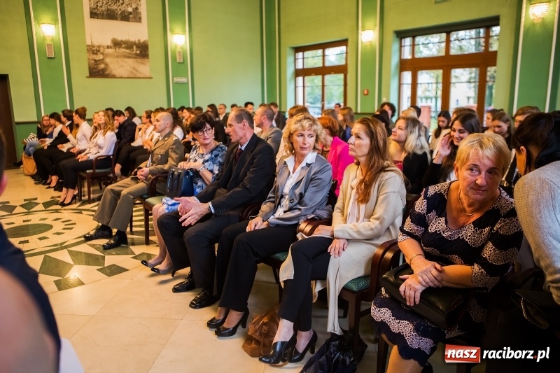 Zdjęcie w galerii na portalu naszraciborz.pl: Uroczysta inauguracja nowego roku akademickiego w PWSZ w Raciborzu  wiadomości z regionu
