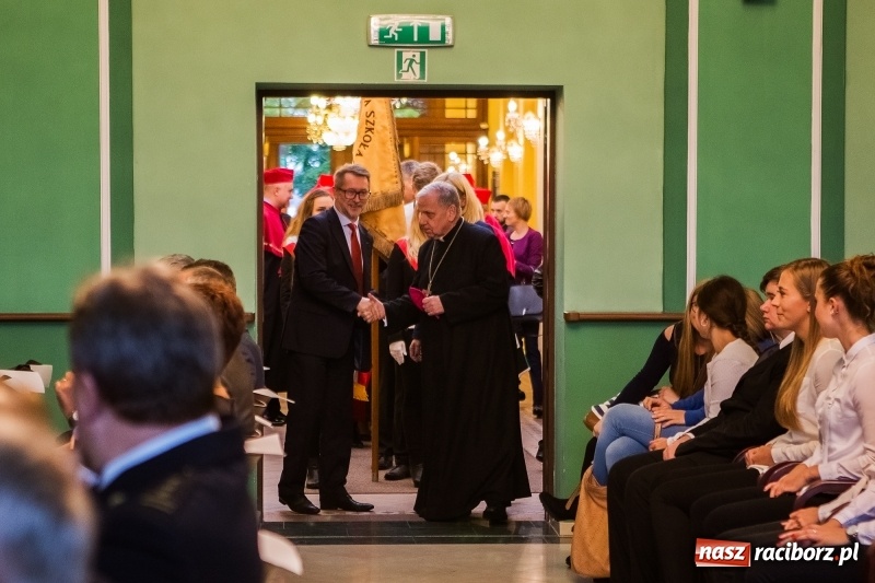 Zdjęcie w galerii na portalu naszraciborz.pl: Uroczysta inauguracja nowego roku akademickiego w PWSZ w Raciborzu  wiadomości z regionu