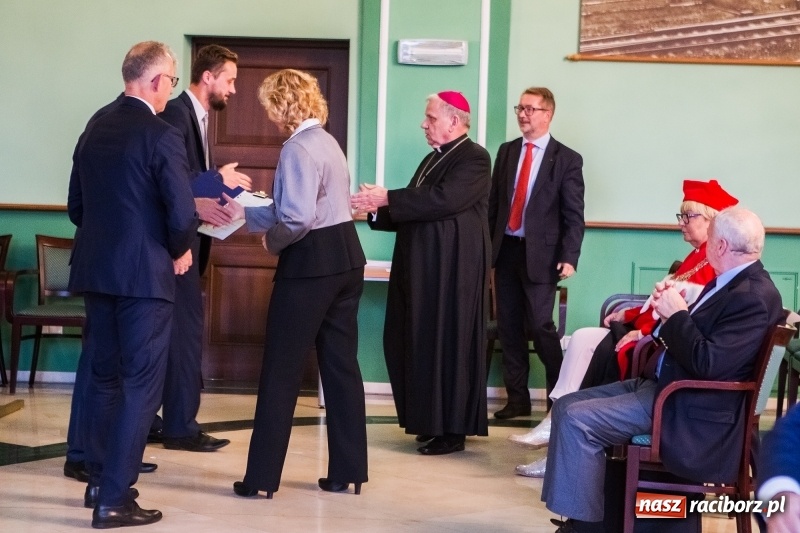 Zdjęcie w galerii na portalu naszraciborz.pl: Uroczysta inauguracja nowego roku akademickiego w PWSZ w Raciborzu  wiadomości z regionu