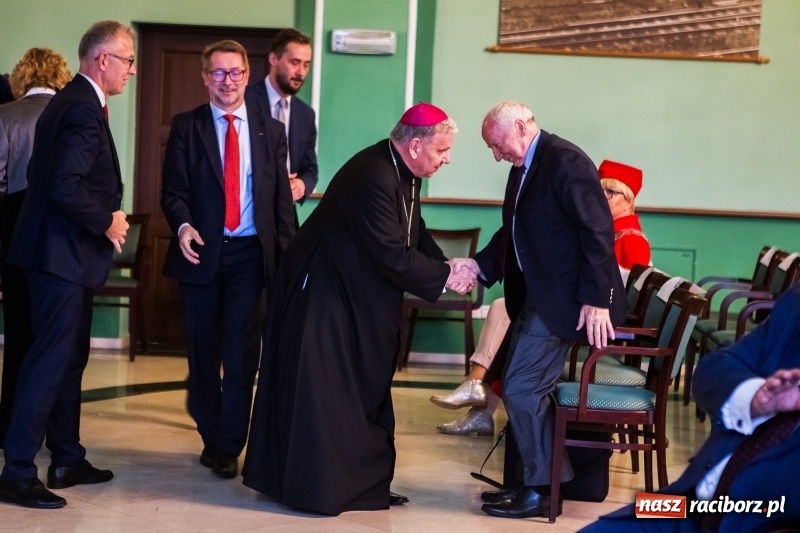 Zdjęcie w galerii na portalu naszraciborz.pl: Uroczysta inauguracja nowego roku akademickiego w PWSZ w Raciborzu  wiadomości z regionu