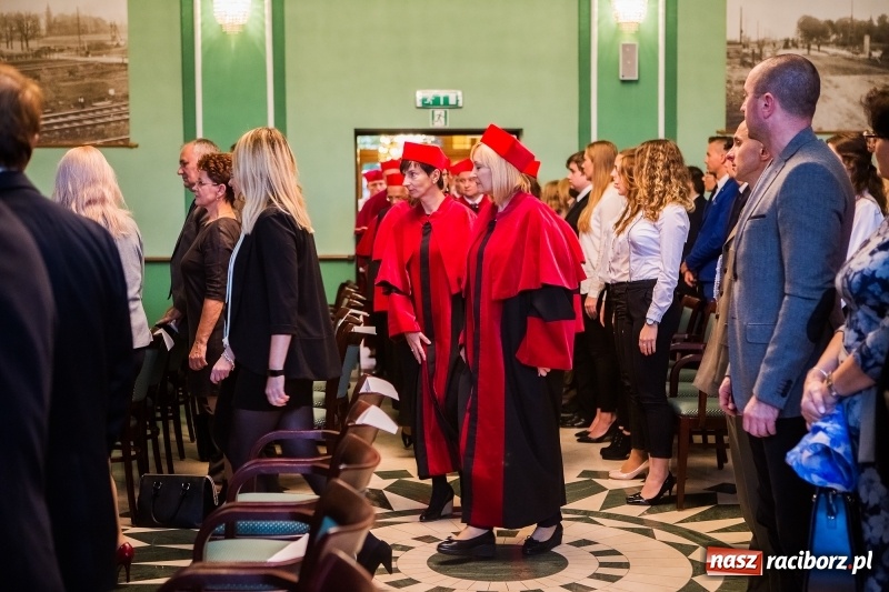 Zdjęcie w galerii na portalu naszraciborz.pl: Uroczysta inauguracja nowego roku akademickiego w PWSZ w Raciborzu  wiadomości z regionu