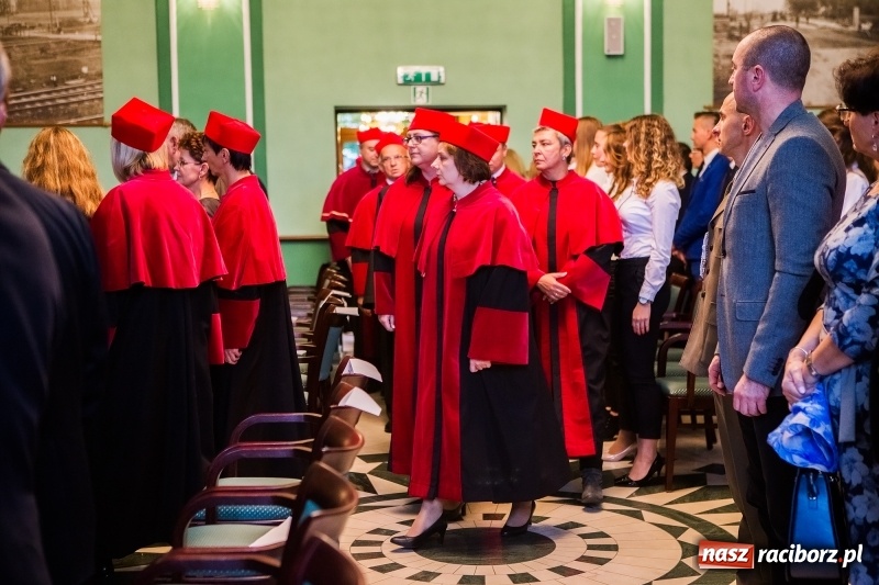 Zdjęcie w galerii na portalu naszraciborz.pl: Uroczysta inauguracja nowego roku akademickiego w PWSZ w Raciborzu  wiadomości z regionu