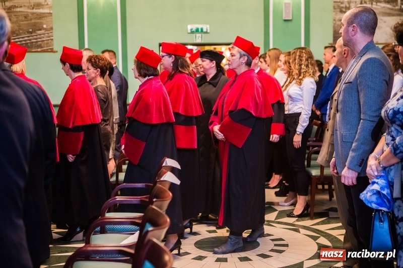 Zdjęcie w galerii na portalu naszraciborz.pl: Uroczysta inauguracja nowego roku akademickiego w PWSZ w Raciborzu  wiadomości z regionu